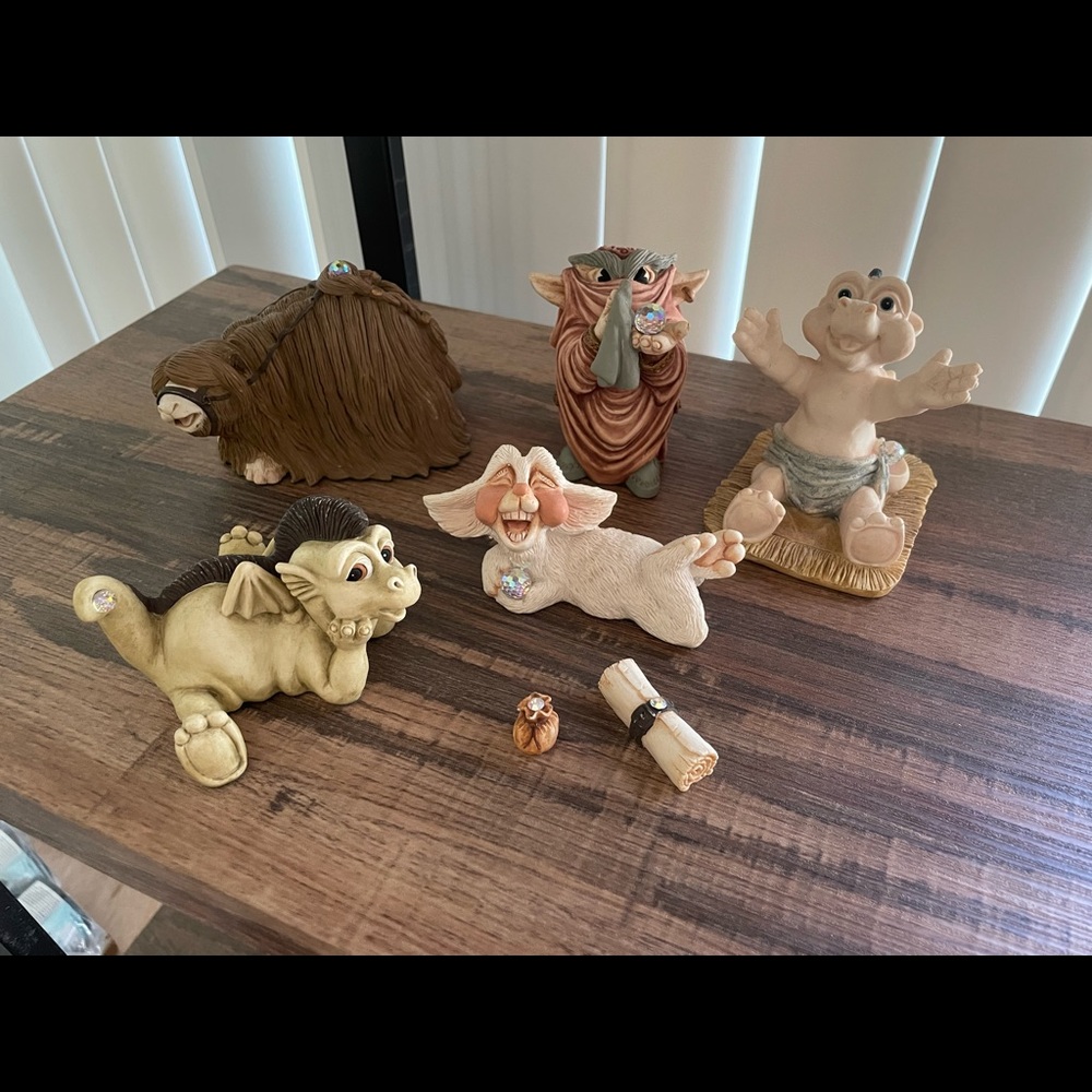 Krystonia figurine lot